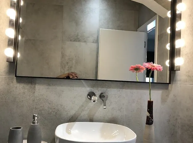Tomas