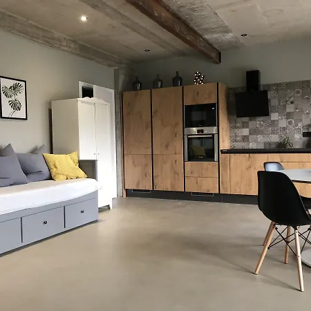 Tomas Apartmán